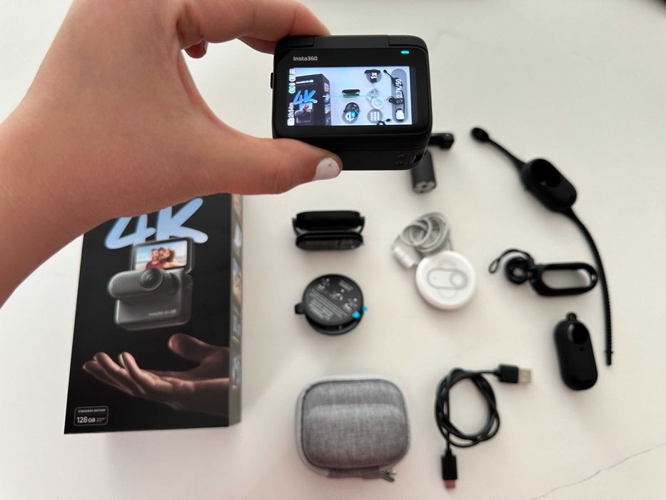 Спортна камера Insta360 GO 3S 128GB – като нова, пълен комплект + допълнителни аксесоари