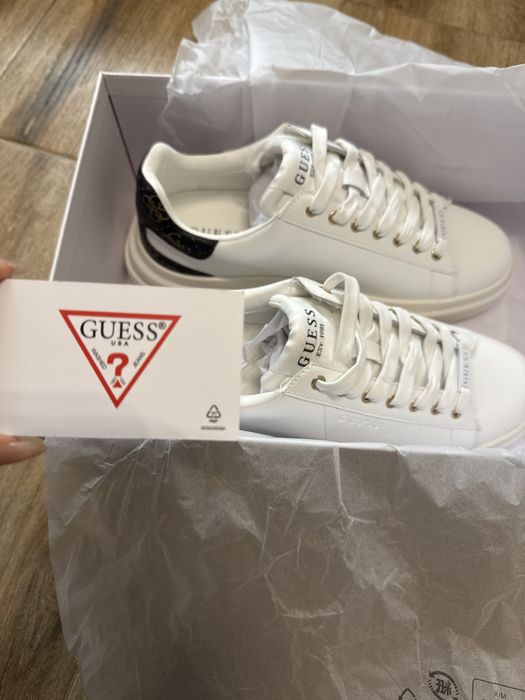 Обувки GUESS, неизползвани