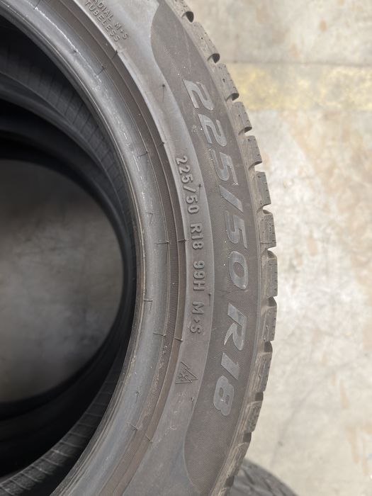 Vand 4 anvelope 225/50/18 pirelli de iarnă ca noi