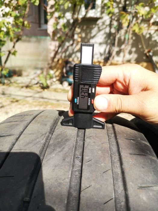 235/45/18  2-iarna Brigestone   235/40/19 vara 2-Michelin si 2-Pirelli