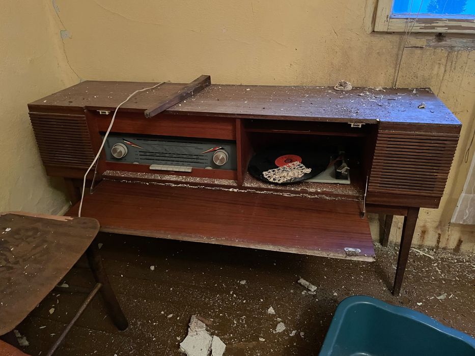 Старо радио с грамофон