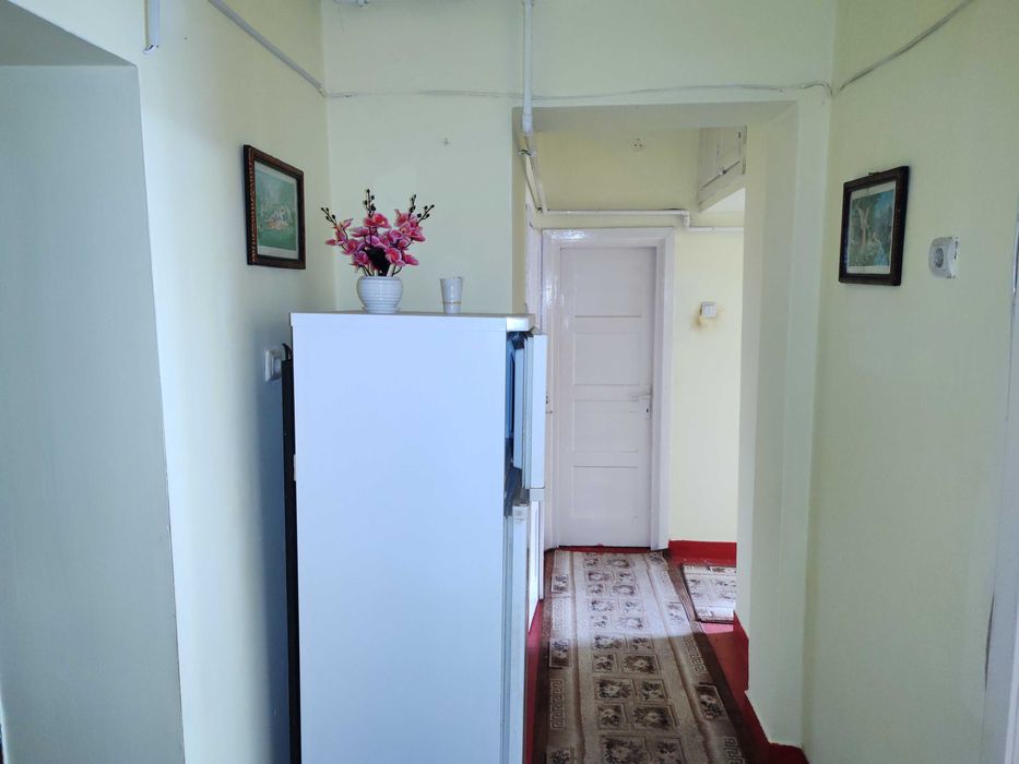 Vând apart 2 camere Lupeni