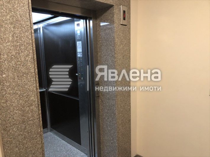 Офис до Икономически университет