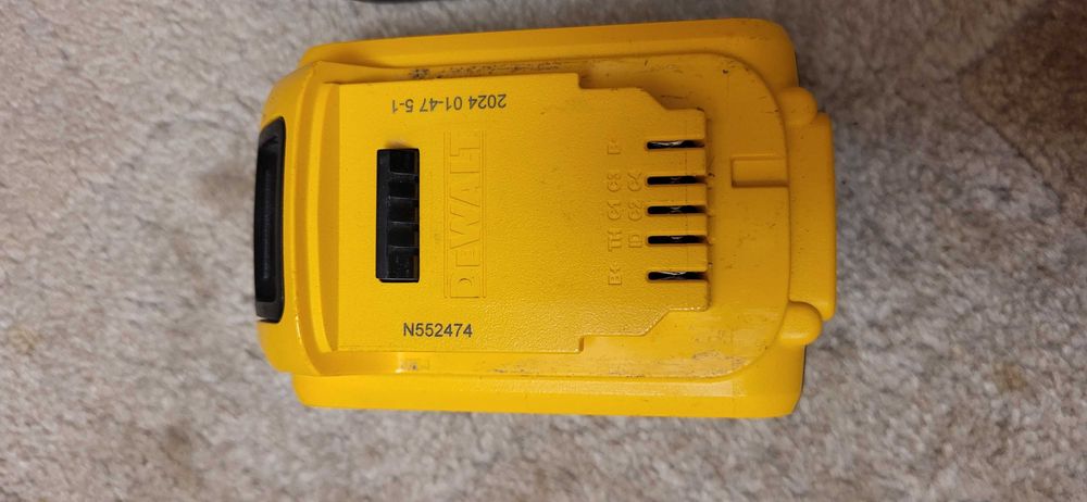 DEWALT 5Ah  2 buc an 2024 si 2023  fuctionale