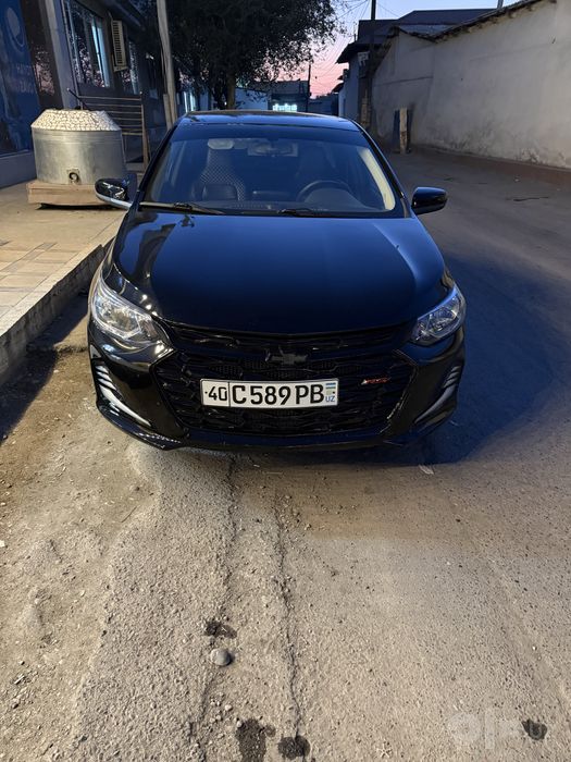 Onix aftamobili qora
