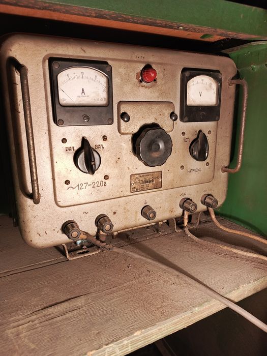 Продам  советское зарядное устройство