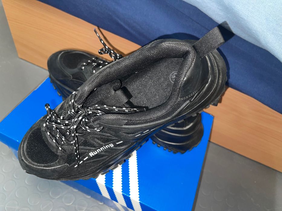 Спортни неизползвани обувки