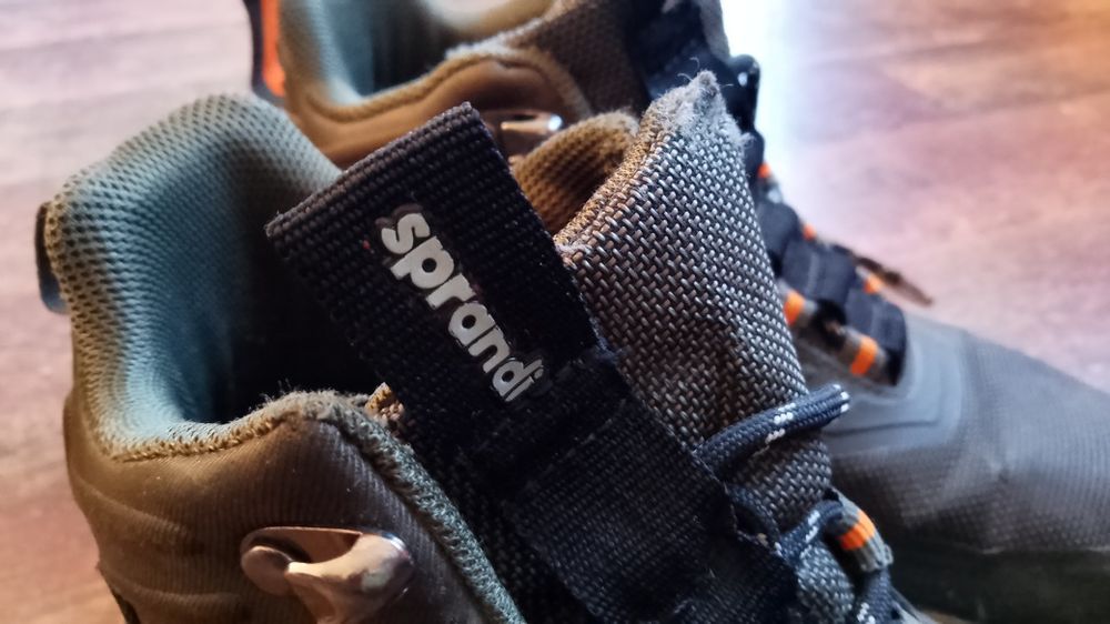 Продавам унисекс маратонки sprandi 36 номер . Дължина на стелката 24 с