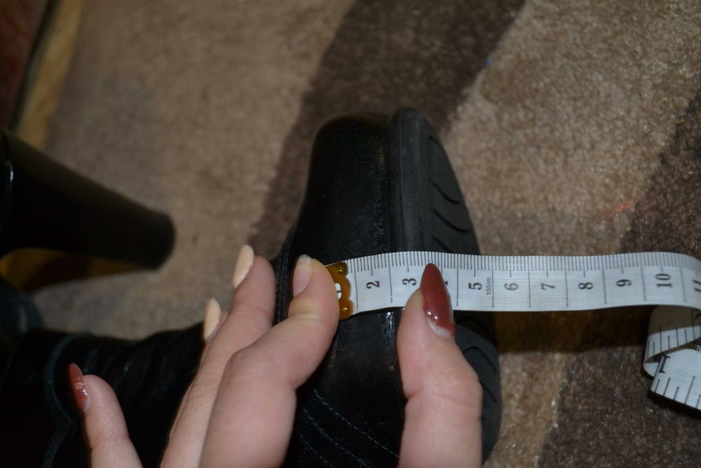 Pantofi negri lăcuiți, eleganți, cu toc și platformă, nr 37