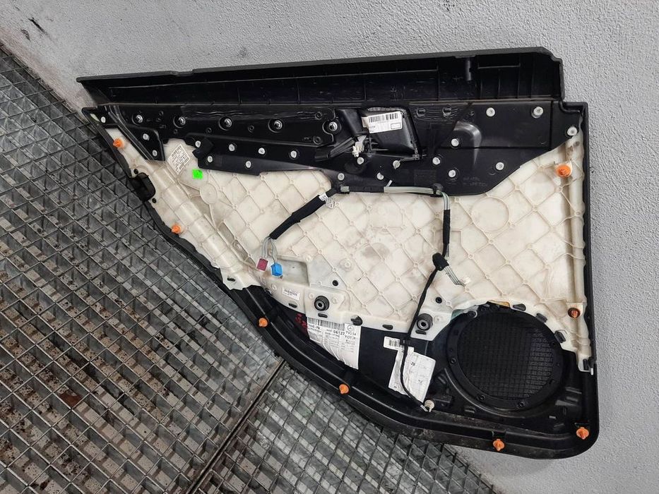 fata tapiterie usa dreapta spate mercedes c-class w204 limuzina