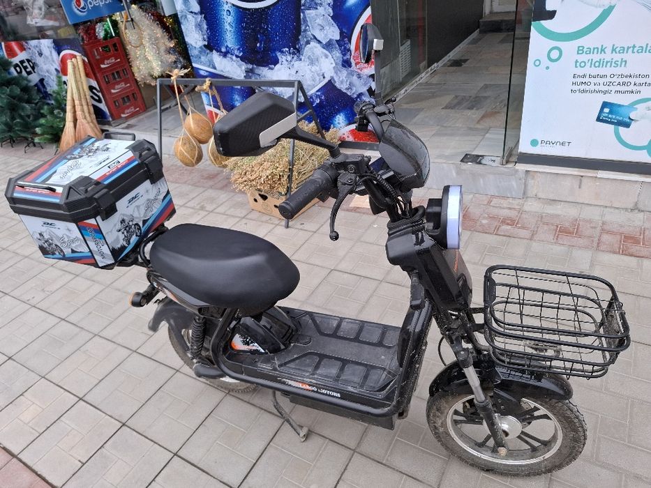 Мотоскутер сотилади