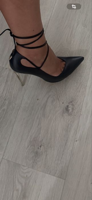 Pantofi negri Guess