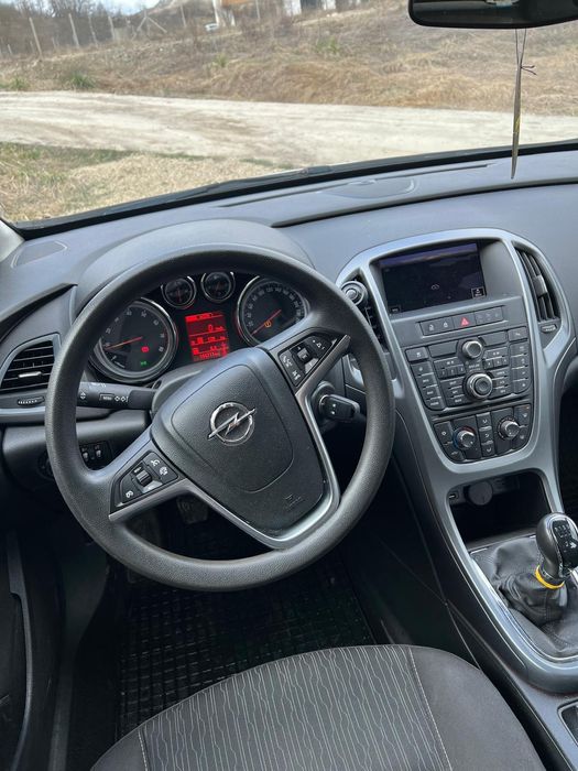 Vând Opel Astra 2015