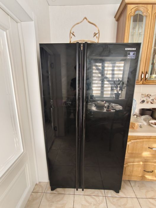 Продам двухдверный холодильник