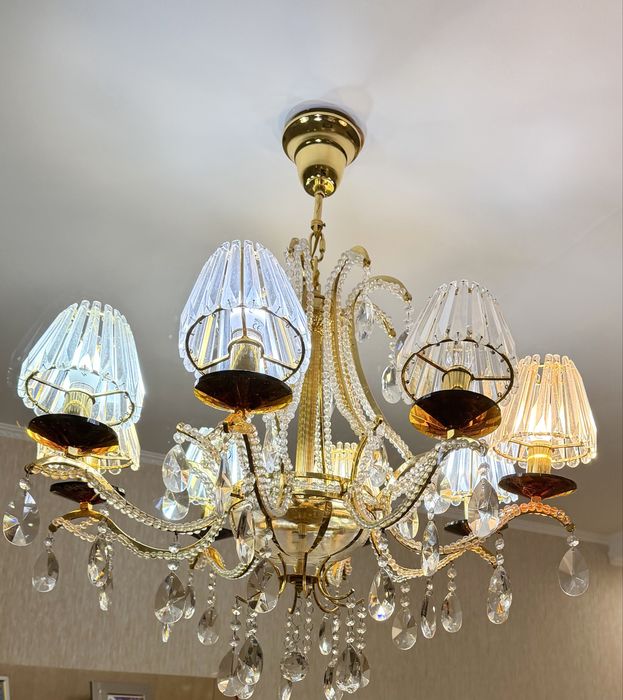 Продам люстру хрустальную