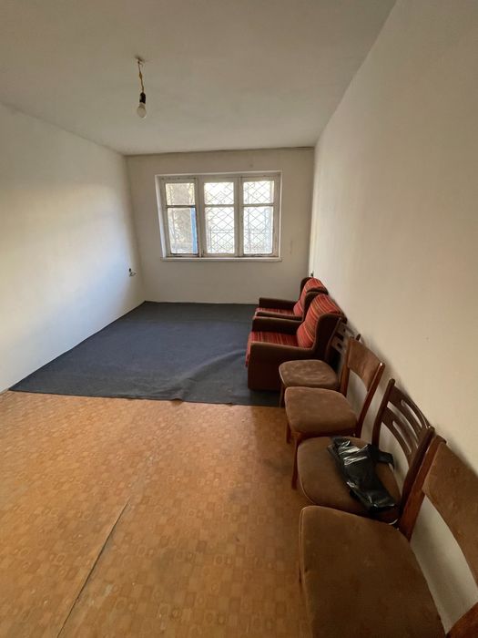 Uy 2 honali 1 qavatda joylashgan  Markazda 1 yulida Mister kafe Atlas