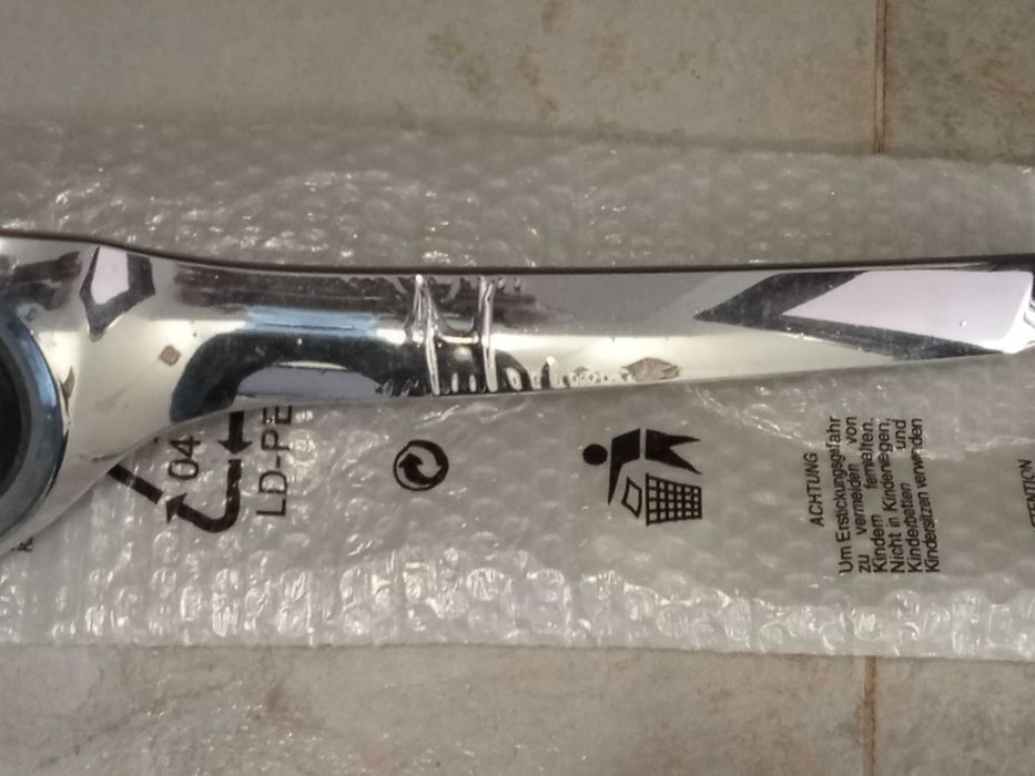 Лайсна за преден капак хром -Оригинал за Skoda Superb