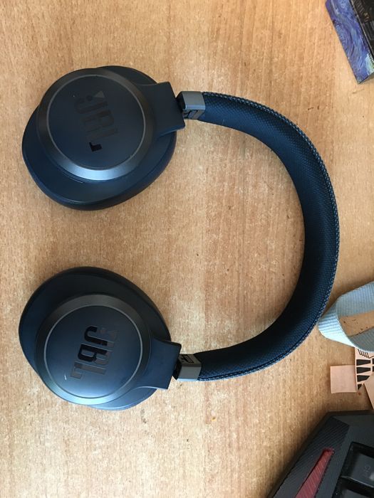 Casti JBL Live 650 btcn