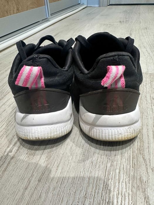 Маратонки Adidas  39 1/2