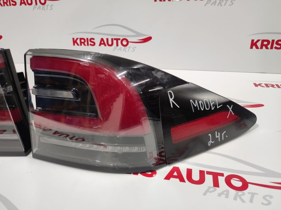 Комплект стопове с рефлектор и зареждачка за Tesla model x 2024г