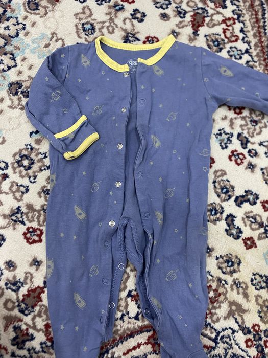 Қыздарға киімдер бар