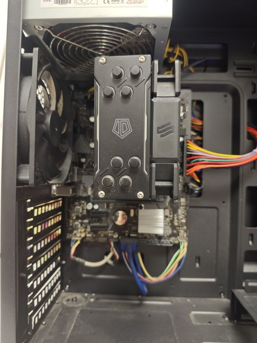 Unități pc gaming cpu Intel i7 9700k ryzen 7 1700x și ryzen 3 2200g 16gb
