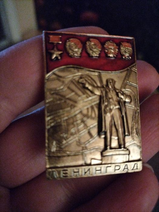 Значки продам разные