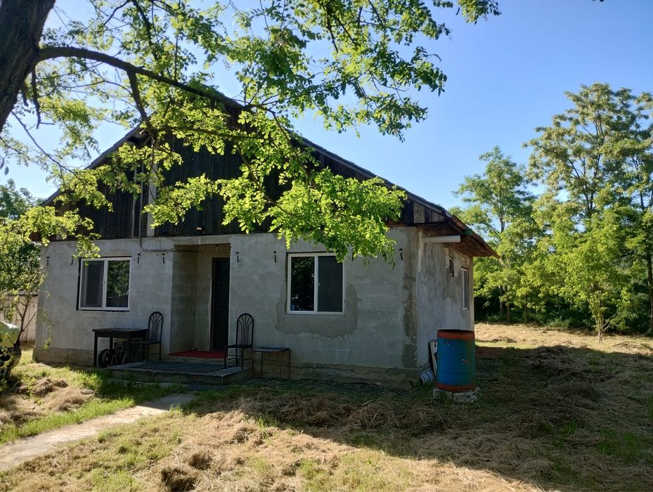 Casă de vânzare pe malul Prutului – Moreni, Iași | Teren 960 mp | Zonă liniștită