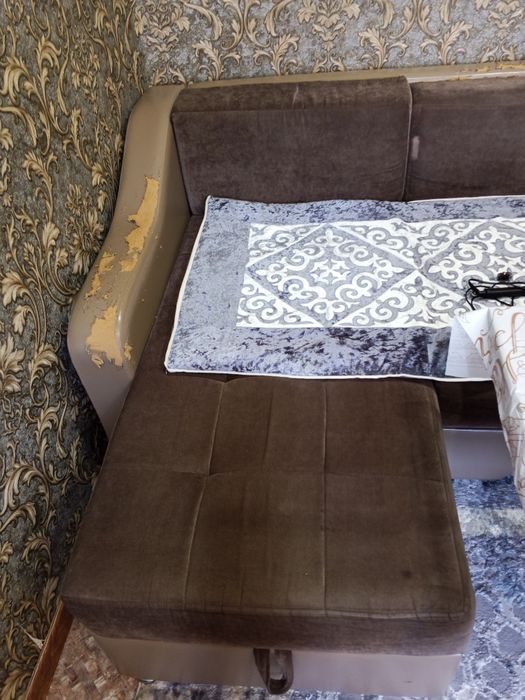 Отдам даром угловой диван