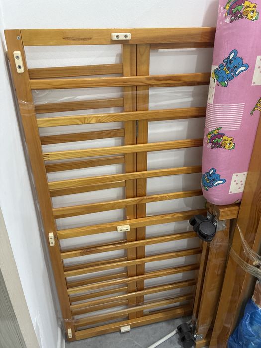 Продам манеж целый