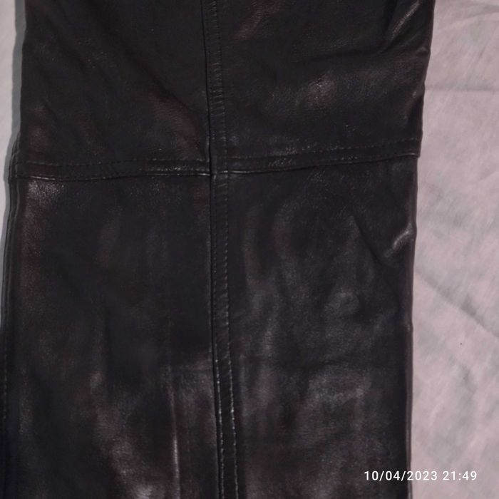 Продавам кожени  дънки-перфектни дамски