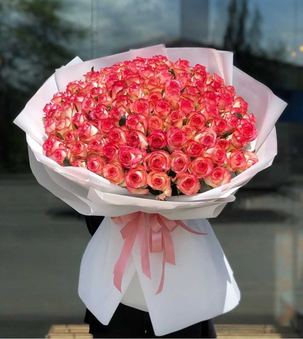 Розы пионы лилии герберы