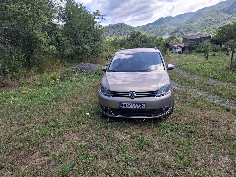 Vând vw Touran 2011