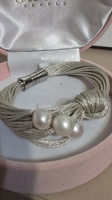 Гревна,нова,много красива с перлички