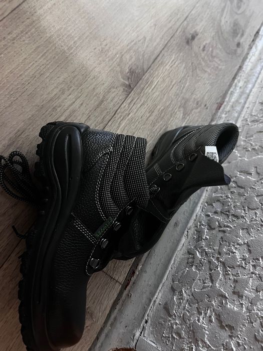 Рабочие ботинки.