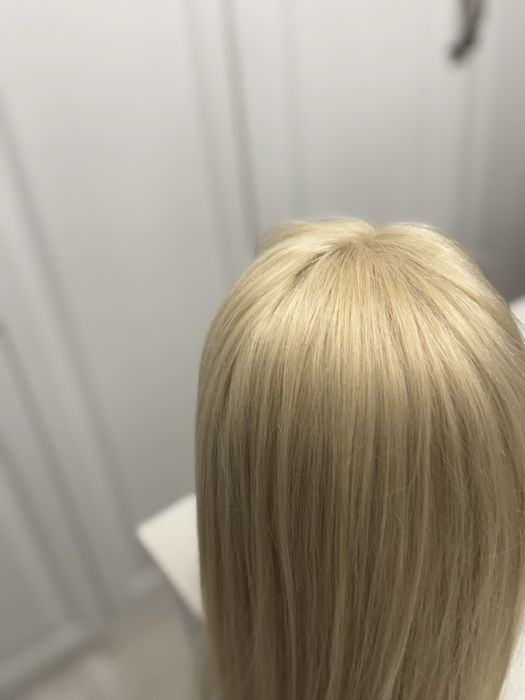 Vând peruca naturala din păr blond