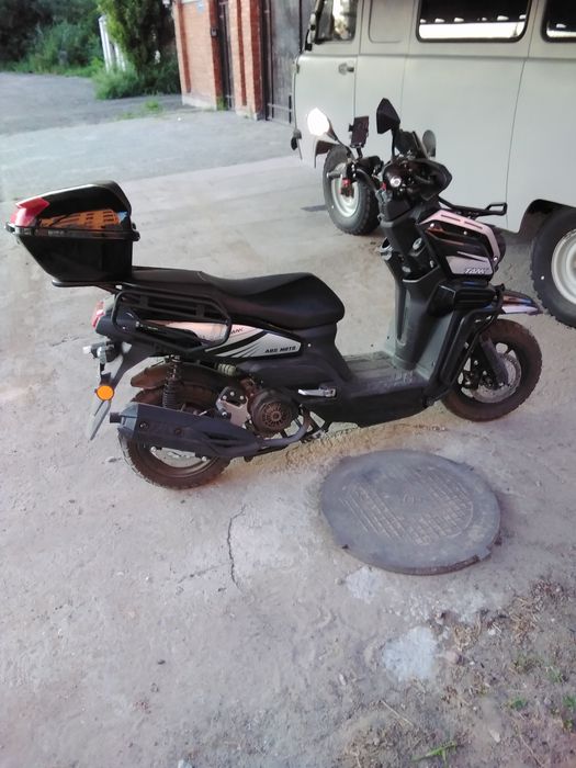 Скутер Танк 150.