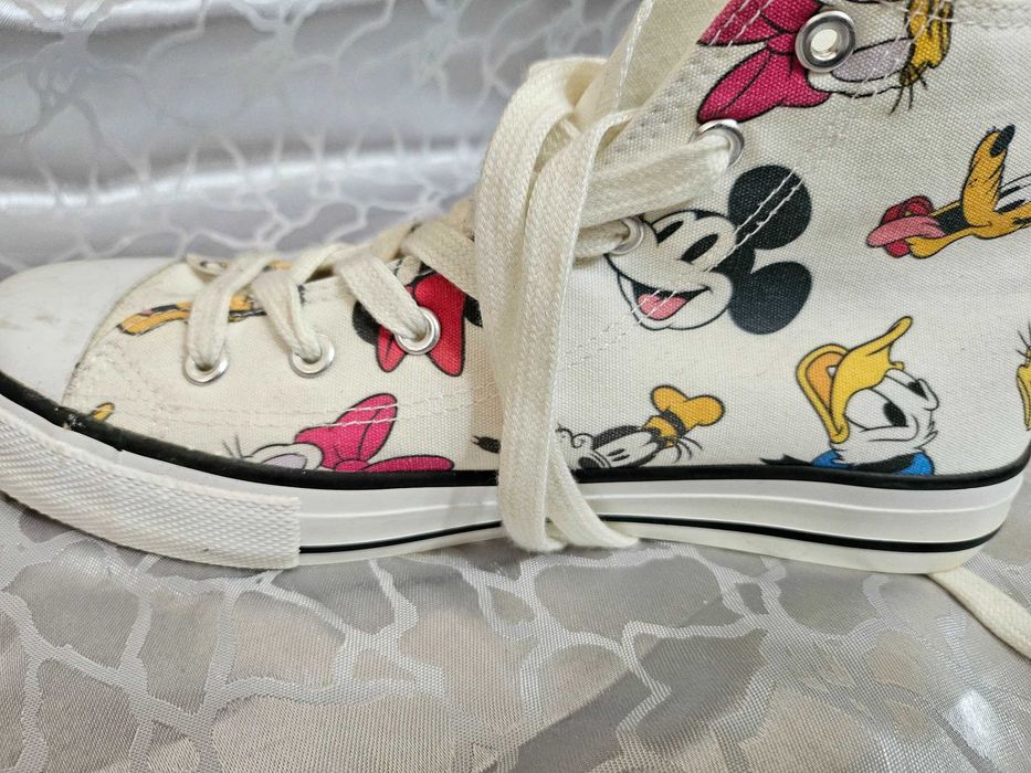 Продават се дамски кецки