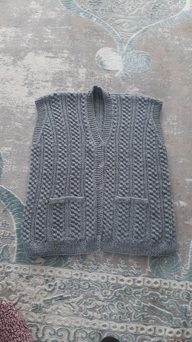 Жилеты, продаются