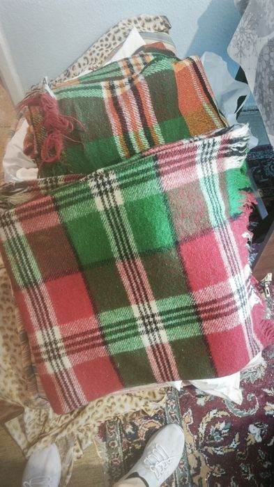 Стенен гоблен , легло с пружина ,родопски одеала