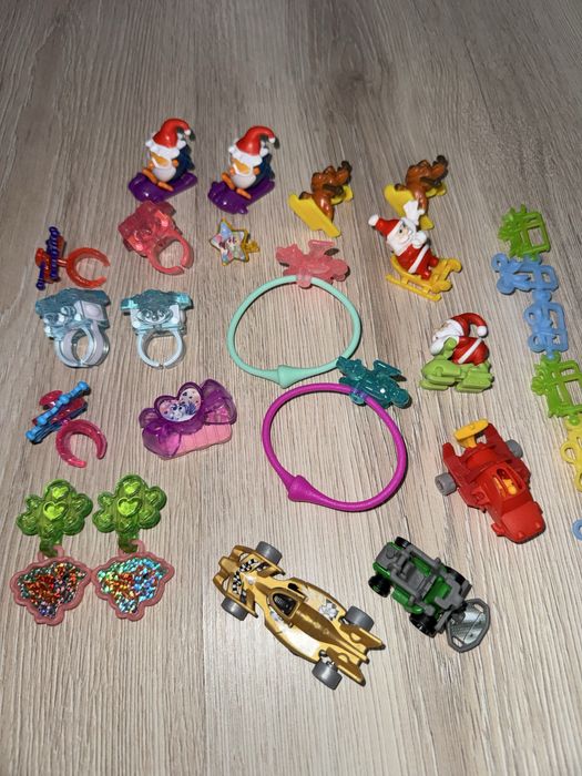 Игрушки из киндера бегемоты, пони, и разные куклы