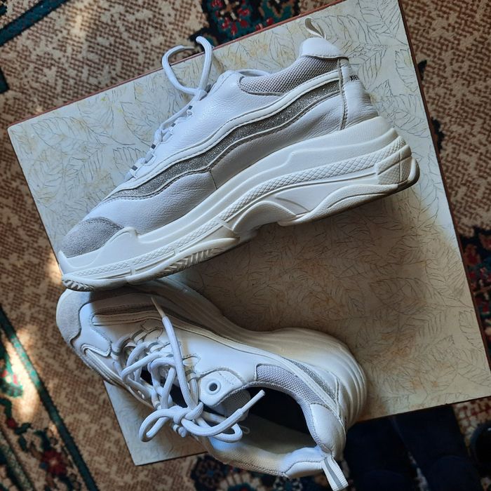 Распродажа школьных вещей