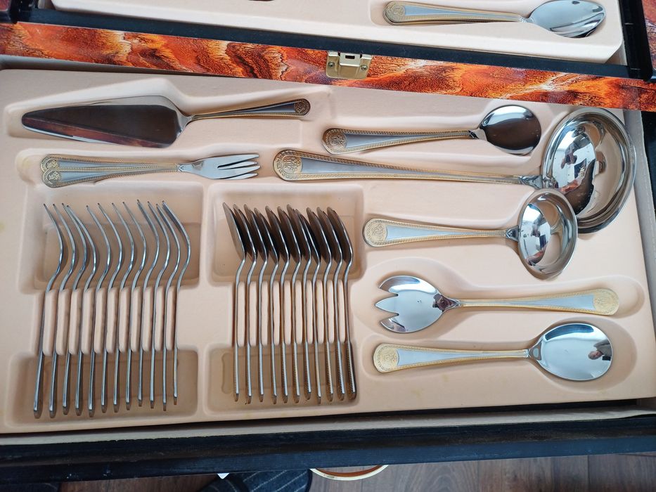 Комплект прибори със златно покритие Versace