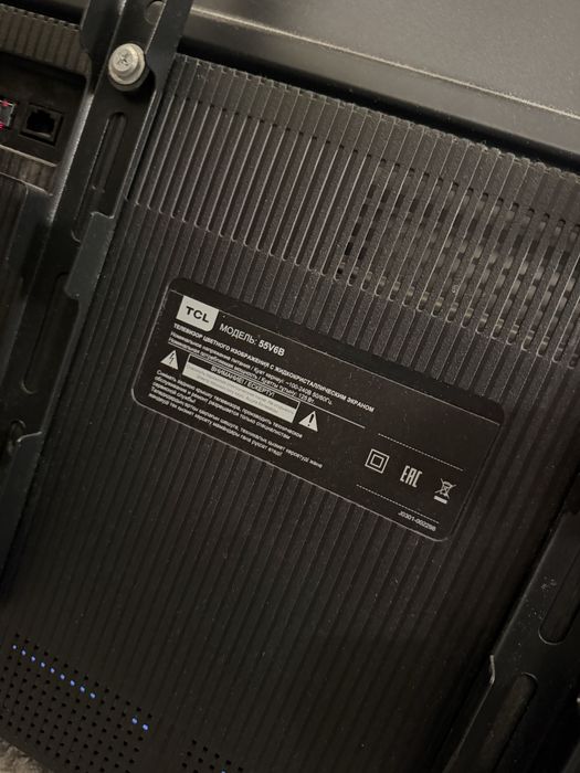 Продам телевизор tcl  55v6b с дефектом