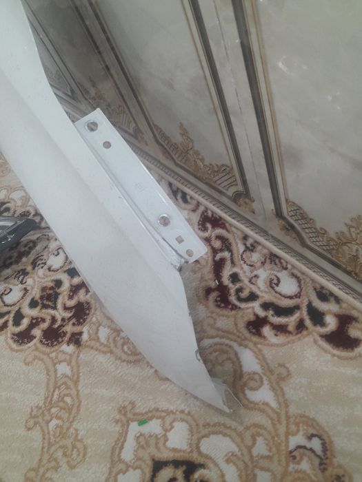 Onix ni radnoy krelolari oʻng va chap