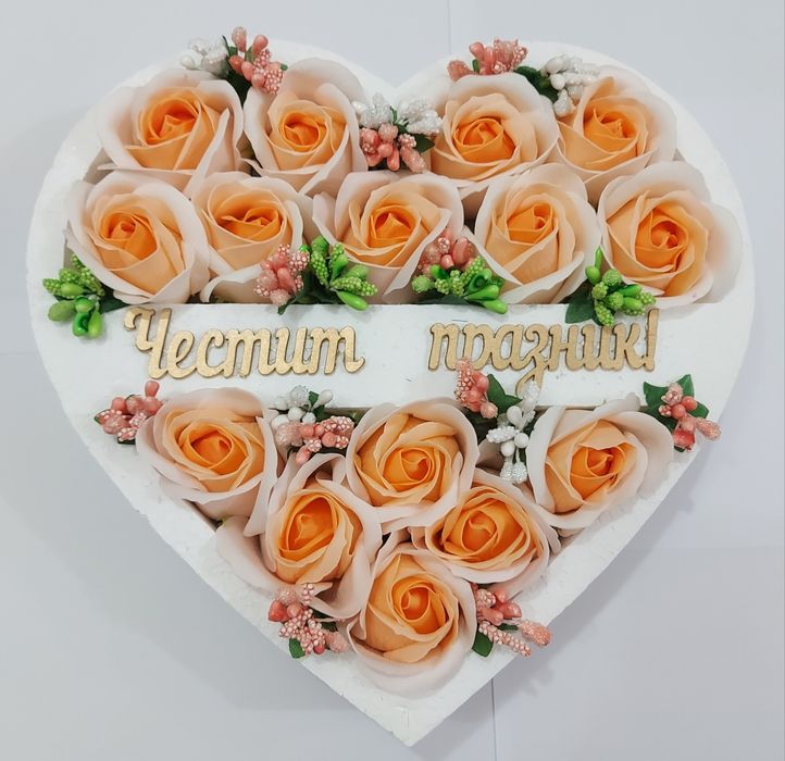 Кутия със сапунени рози