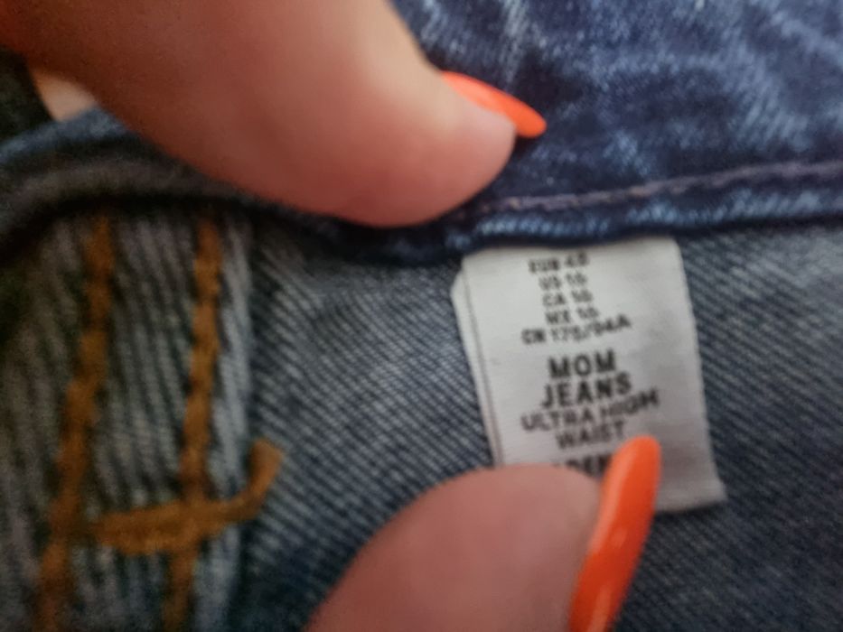 Vând blugi dama  50 lei