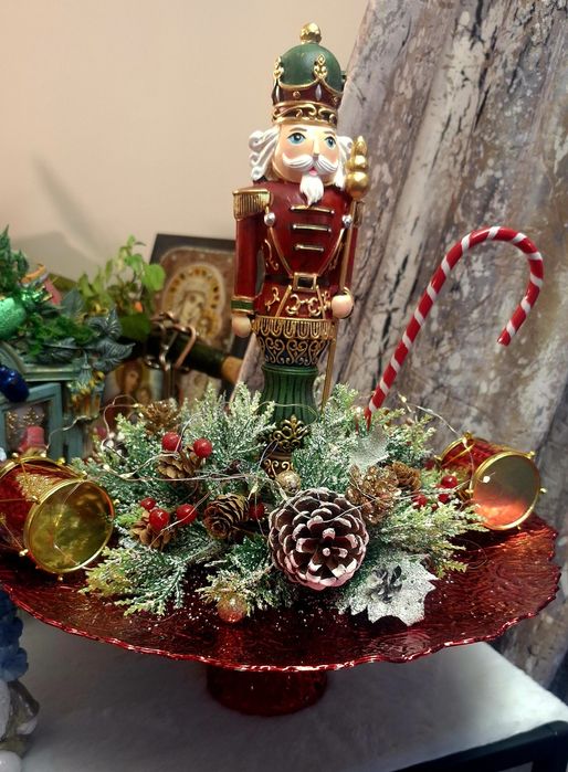 Коледни декорации и подаръци