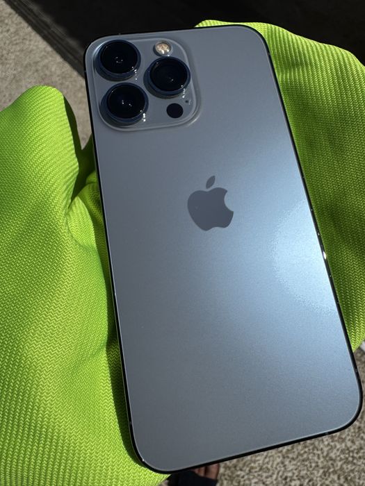 iPhone 13 PRO син 256 GB + 5 кейса и протектор