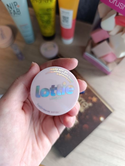 Чисто нова дамска козметика